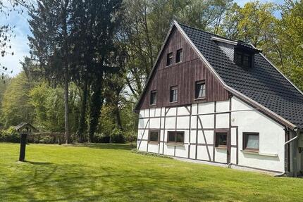 Haus Delbrück - 4 Zimmer, 130 m&sup2;, 1.560&euro; | Angebot:26335417