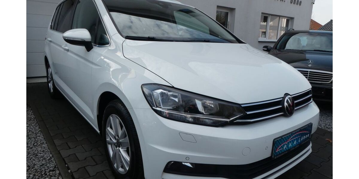 VW Touran 97.800 km 23.950 &euro; Löhne 32584
