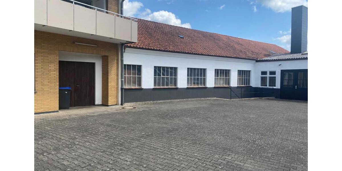 Lagerhalle, Büroraum plus Dachbodenfläche in Detmold zu verm. !!! zimmer