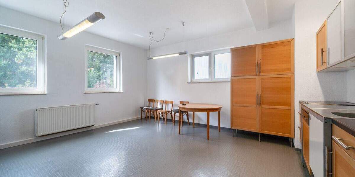 Vielseitige Gewerbefläche für Ihr Business | 1.489m² Nutzfläche | 155m² Büro | 4.904m² Grundstück zimmer