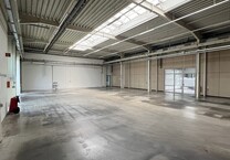 Gepflegte Lagerfläche optional mit Büro