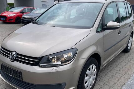 VW Touran 202.000 km 6.350 € Hilter a.T.W. 49176