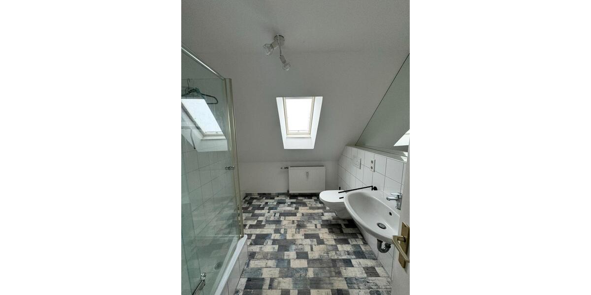 Dachgeschoßwohnung Lage - 2 Zimmer, 50 m&sup2;, 500&euro; | Angebot:26338398