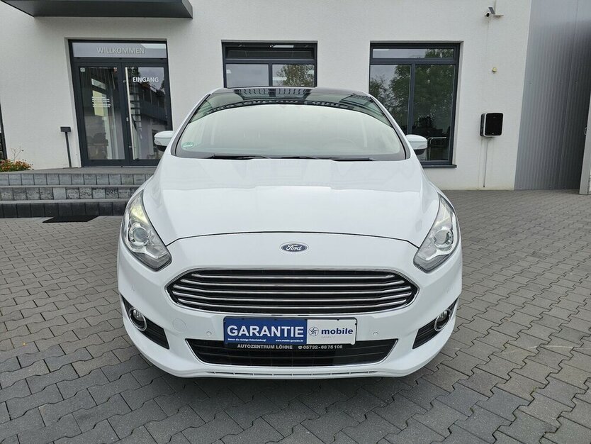 S-Max 2.0 Titanium 7-Sitzer NAVI AHK RFK PANO