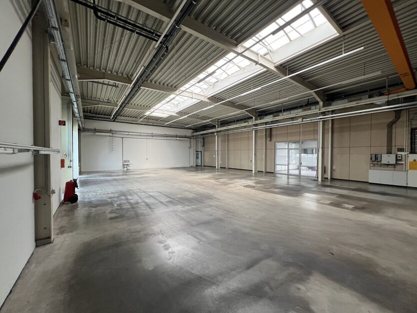 Gepflegte Lagerfläche optional mit Büro zimmer