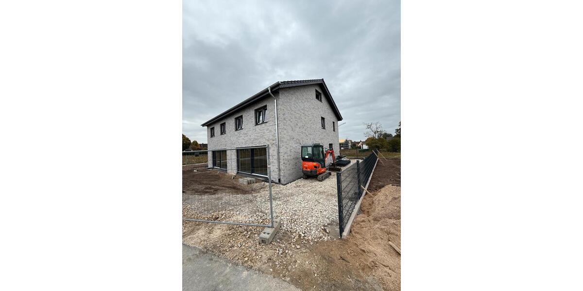 Moderne Neubau-Doppelhaushälfte-Erstbezug ab 01.02 oder 01.03.26 5 zimmer