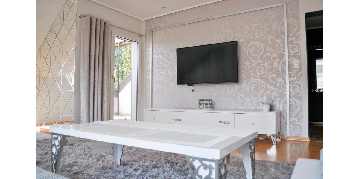 Helle Dachgeschosswohnung mit 88 m², Loggia & Parkplatz – Ihr neues Zuhause! 2.5 zimmer