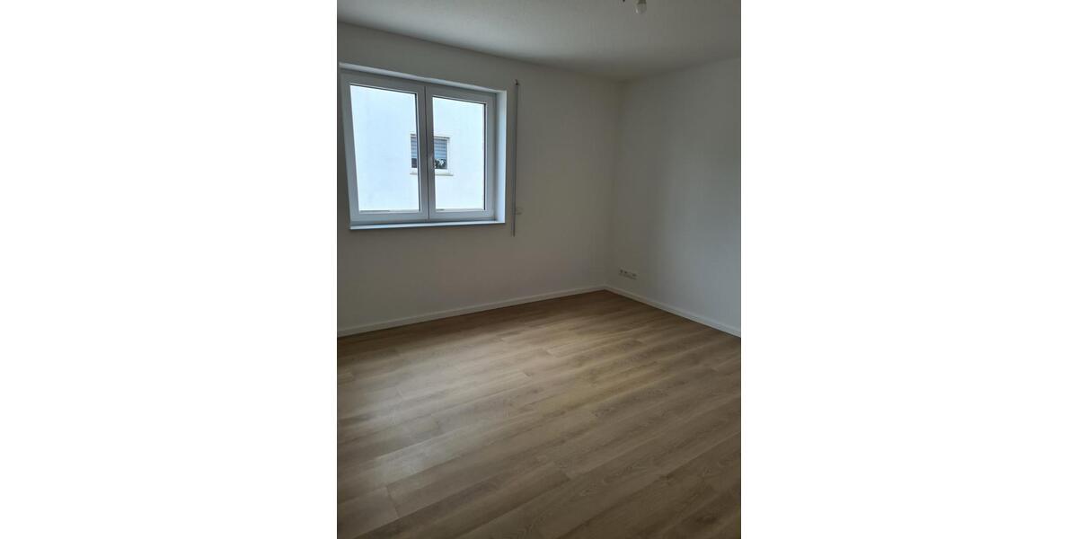 Erdgeschoßwohnung Detmold Hiddesen - 3 Zimmer, 96 m&sup2;, 1.100&euro; | Angebot:25781078