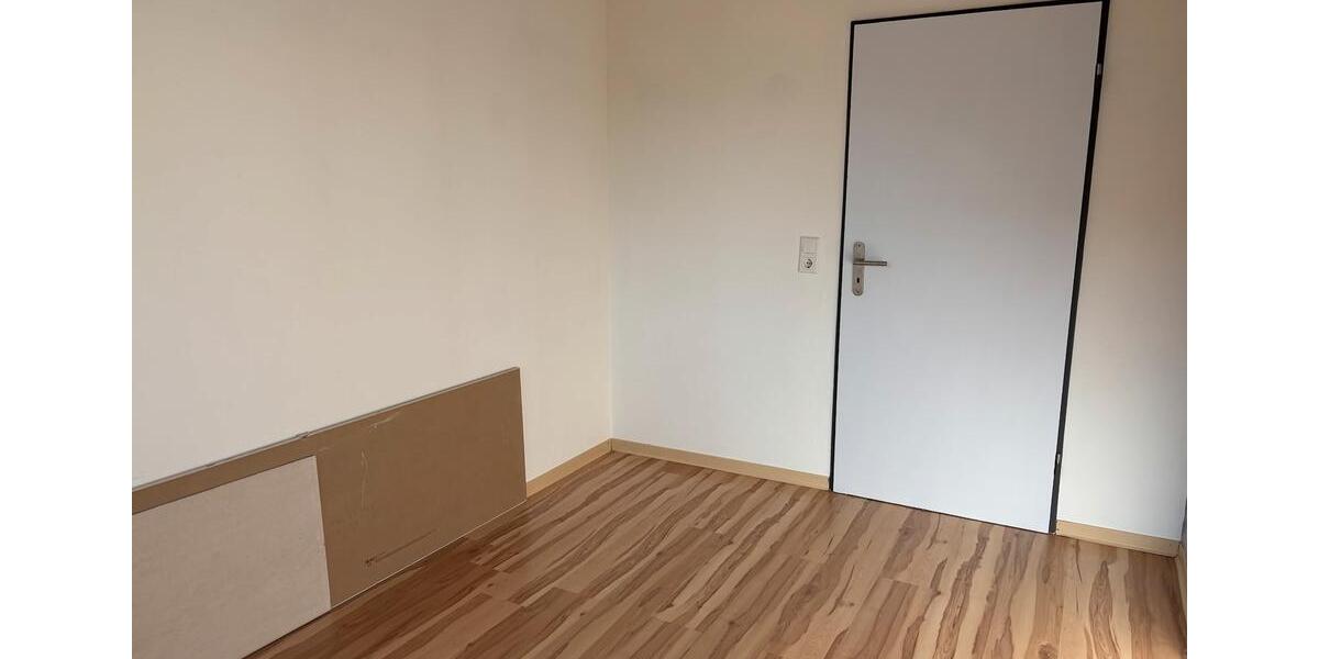 Etagenwohnung Lage - 3 Zimmer, 74 m&sup2;, 750&euro; | Angebot:25751618