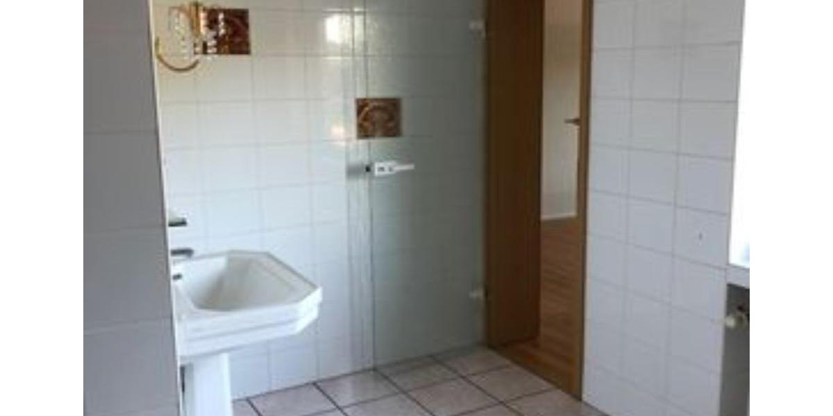 2 ZKBB mit Gäste-WC, Keller und 2 Garagen 2 zimmer