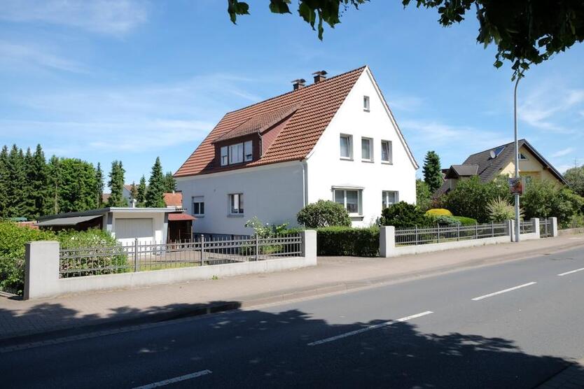 Ein-Zweifamilienhaus mit vielen Möglichkeiten, Keller und Garage