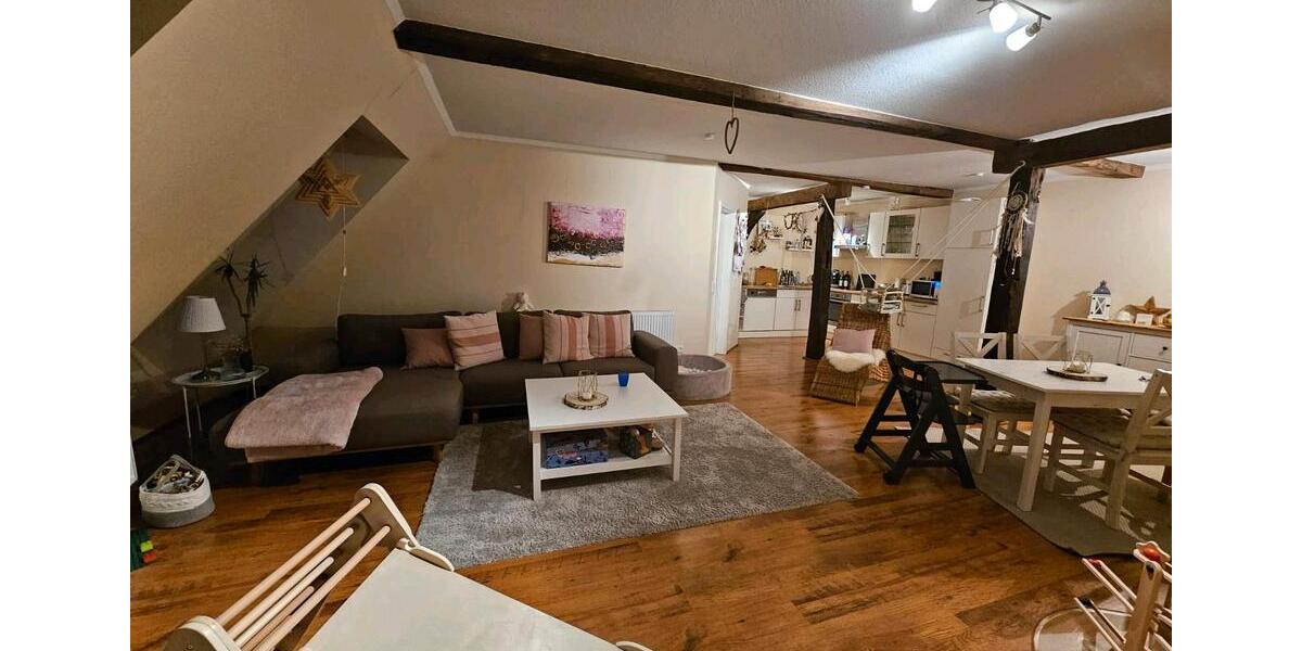 Dachgeschoßwohnung Detmold Hakedahl - 3 Zimmer, 100 m&sup2;, 1.100&euro; | Angebot:25660318