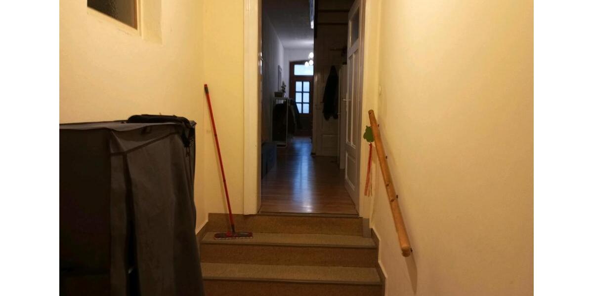 Einfamilienhaus Lage - 11 Zimmer, 340 m&sup2;, 1.400&euro; | Angebot:25352178