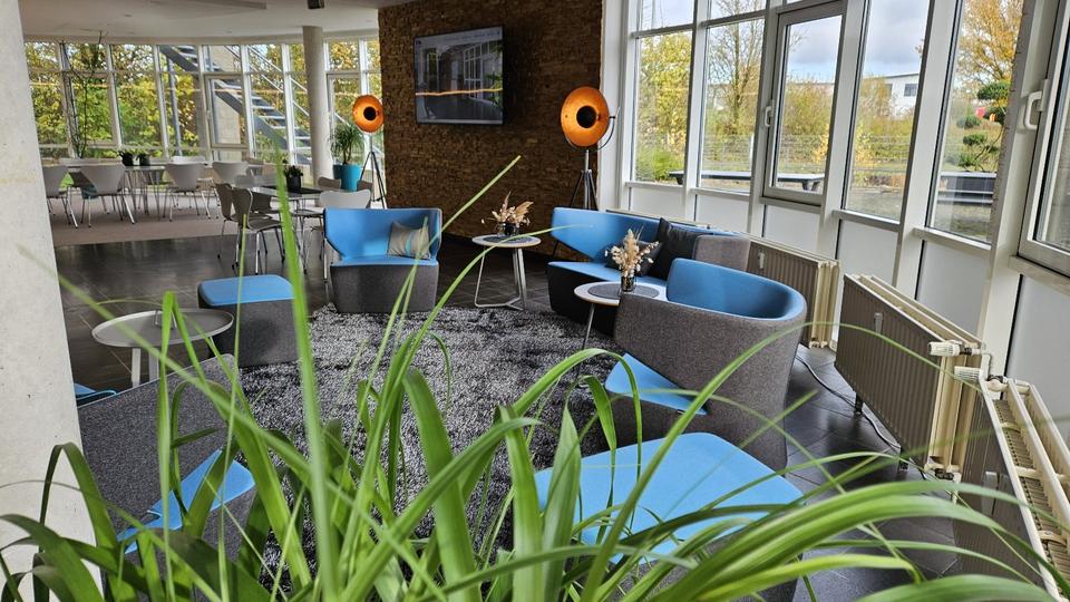 GILDE-Zentrum Detmold: Attraktives 47 m²-Büro mit Top-Lage nahe dem Haupteingang zimmer