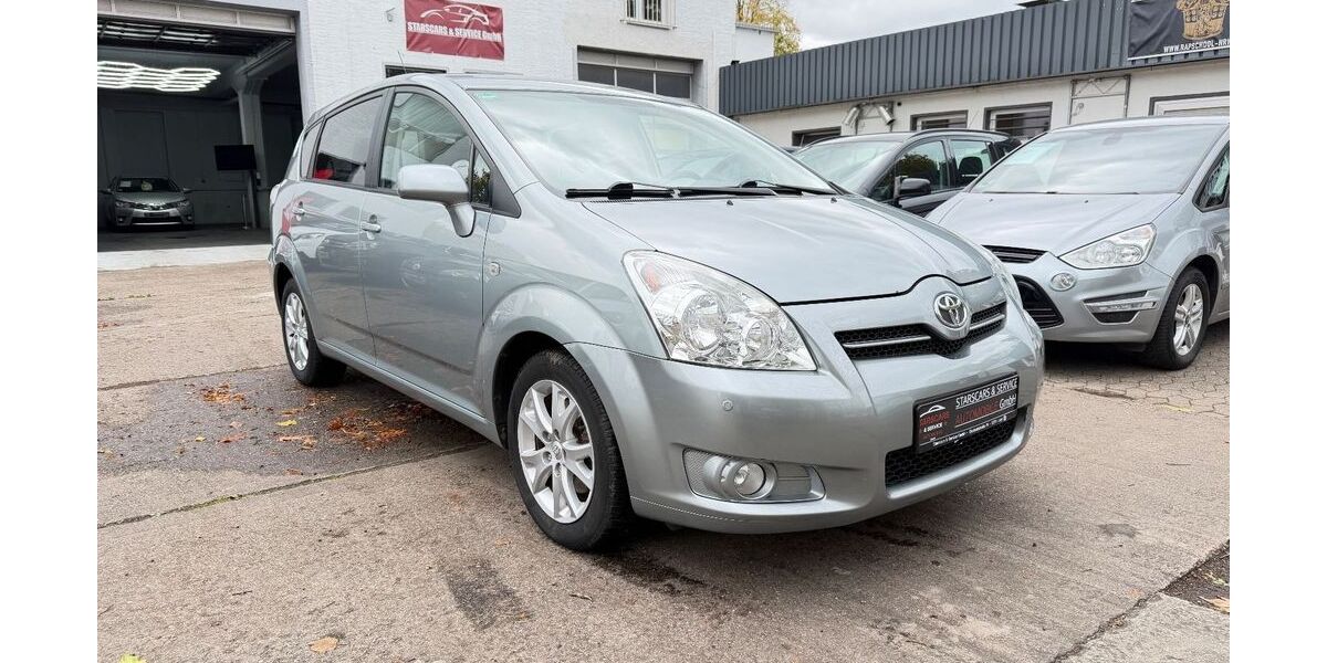 Toyota Corolla Verso 156.000 km 7.450 € Lage 32791