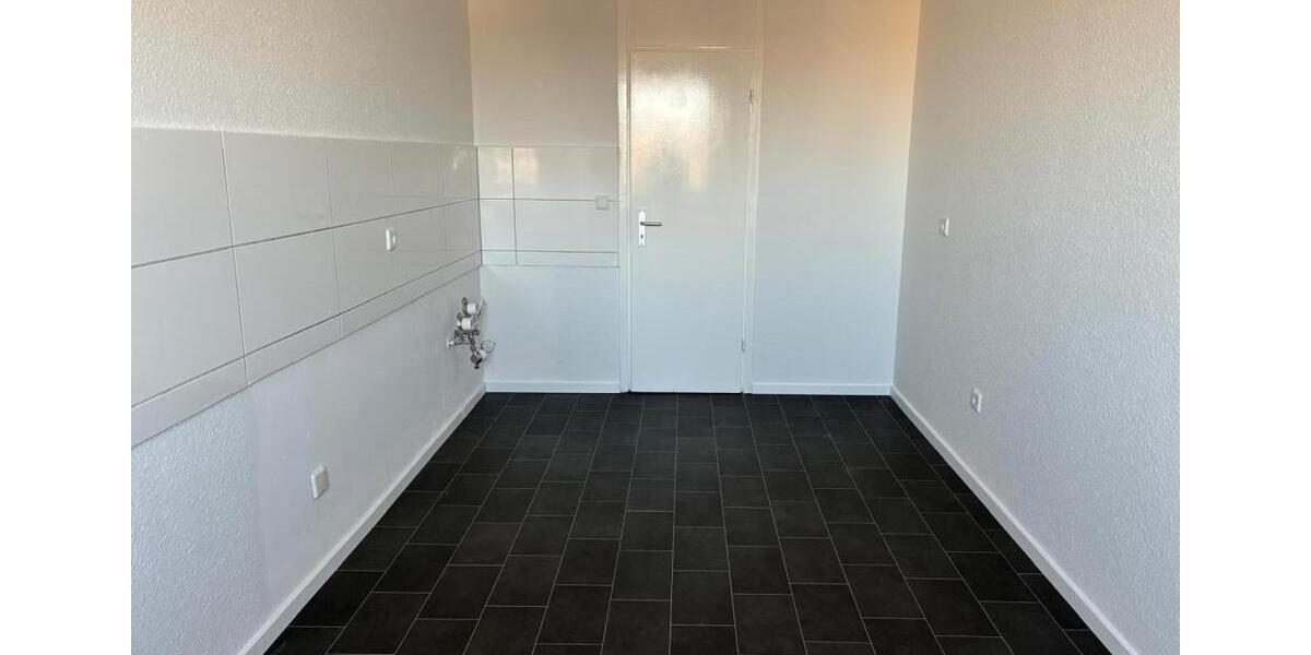 **Frisch RENOVIERTE helle Wohnung mit WUNDERBARER AUSSICHT** 3 zimmer