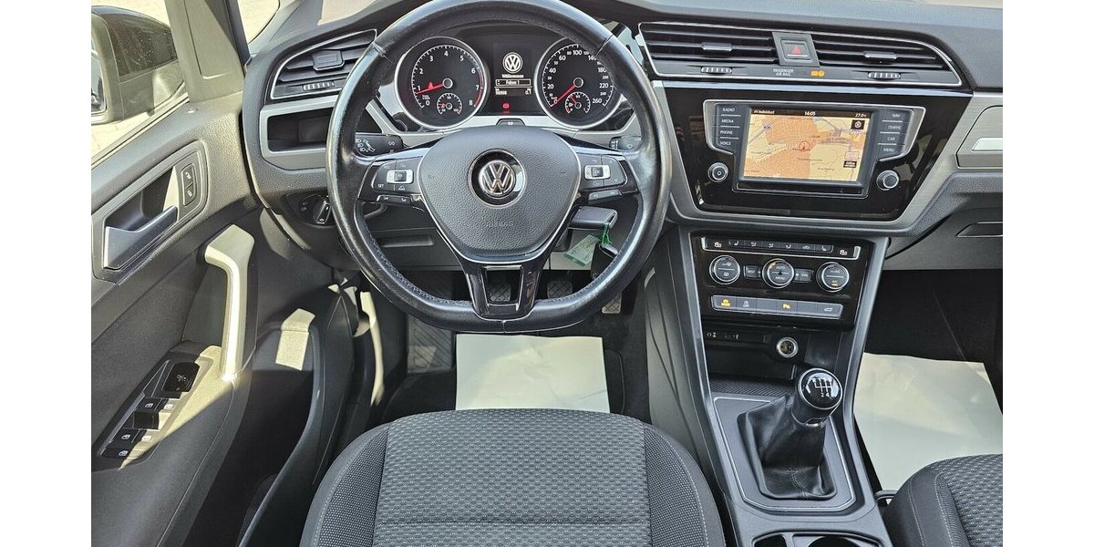 VW Touran 1.4 TSI Allstar 7-Sitzer NAVI RFK LED ACC 98.941 km 19.750 &euro; Löhne 32584