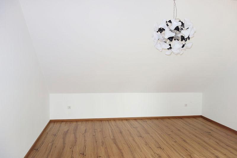 Dachgeschoßwohnung Enger - 4 Zimmer, 104 m&sup2;, 890&euro; | Angebot:25421736