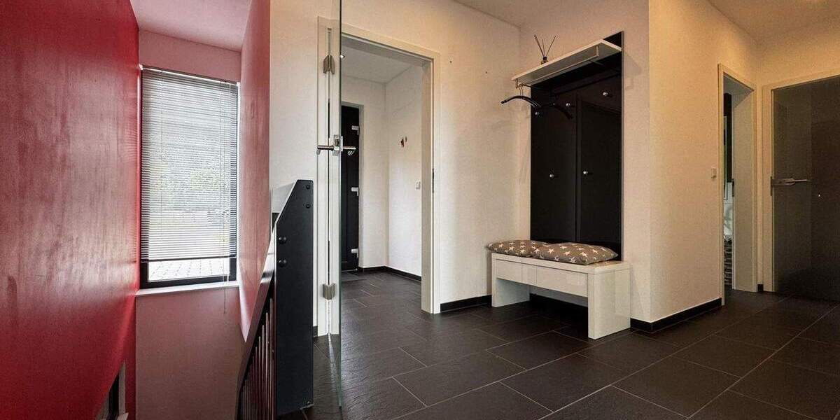 Einfamilienhaus Lemgo - 6 Zimmer, 242 m&sup2;, 999.999&euro; | Angebot:25741343