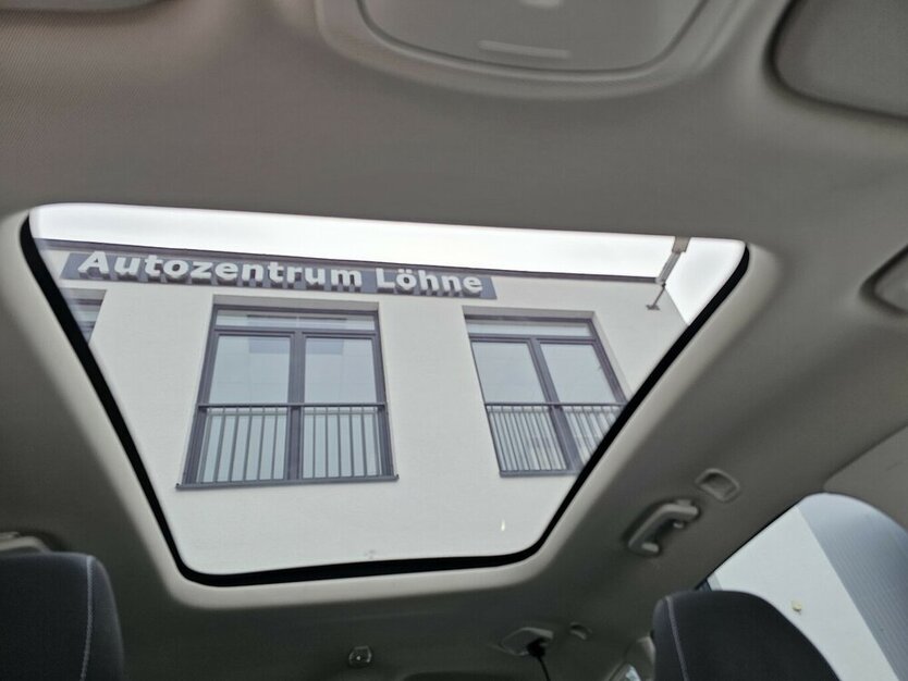 S-Max 2.0 Titanium 7-Sitzer NAVI AHK RFK PANO