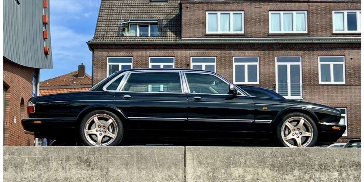 Chrysler Super V8 126.000 km 22.900 &euro; Löhne 32584