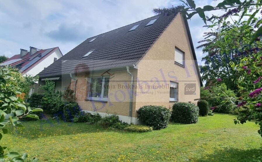 33330 Gütersloh: Großes Haus für 1-2 FamilienGenerationen - provisionsfrei für Käufer 7 zimmer