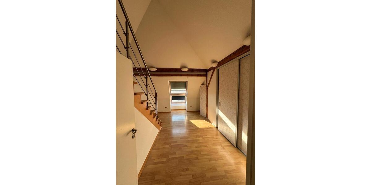 Etagenwohnung Halle - 4 Zimmer, 160 m&sup2;, 1.200&euro; | Angebot:25407439