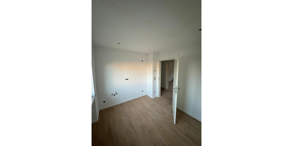 Erdgeschoßwohnung Bielefeld Heepen - 4 Zimmer, 95 m&sup2;, 1.400&euro; | Angebot:26393538