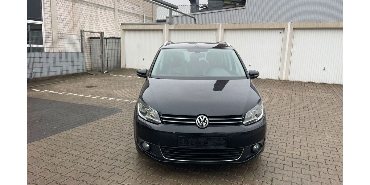 VW Touran 220.000 km 5.300 &euro; Detmold 32756