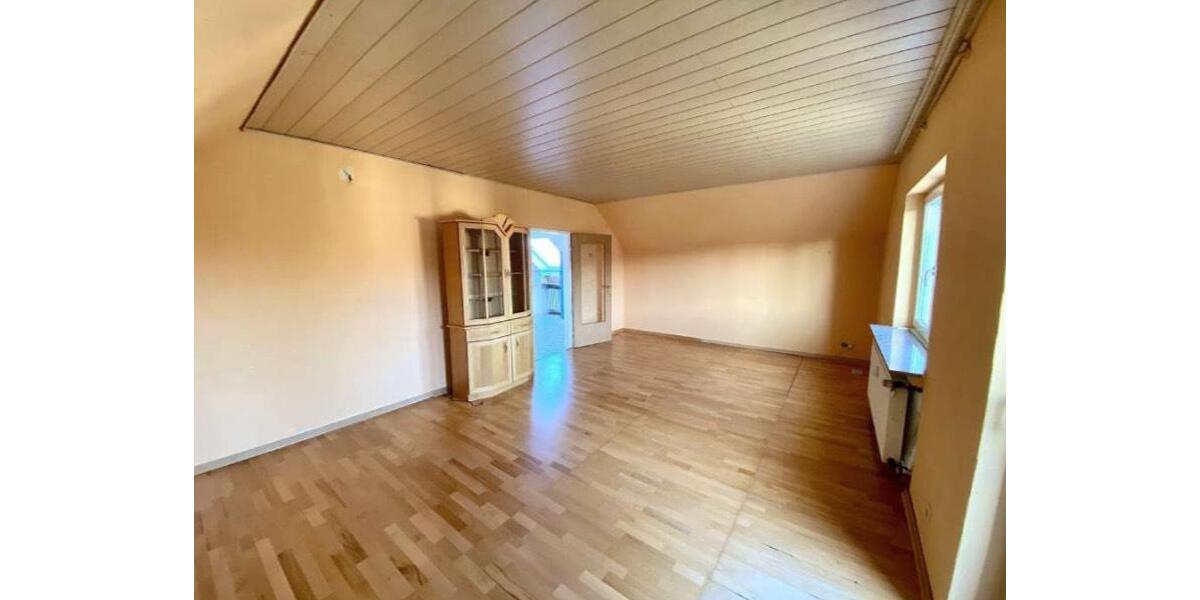 Dachgeschoßwohnung Halle - 3 Zimmer, 74 m&sup2;, 135.000&euro; | Angebot:24828250