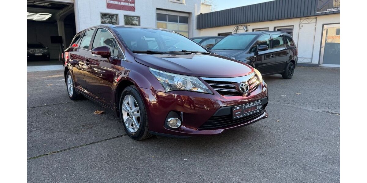 Toyota Avensis 109.000 km 12.250 &euro; Lage 32791