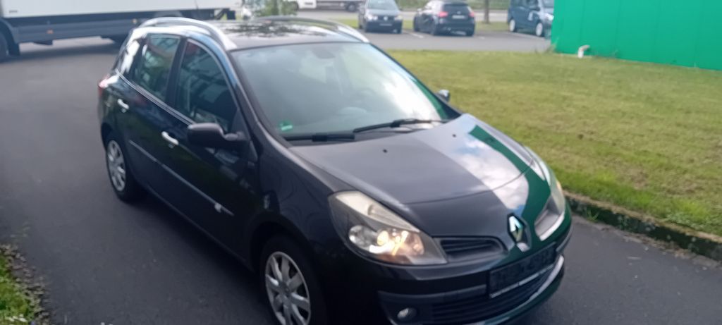 Renault Clio 181.000 km 2.950 € Lage 32791