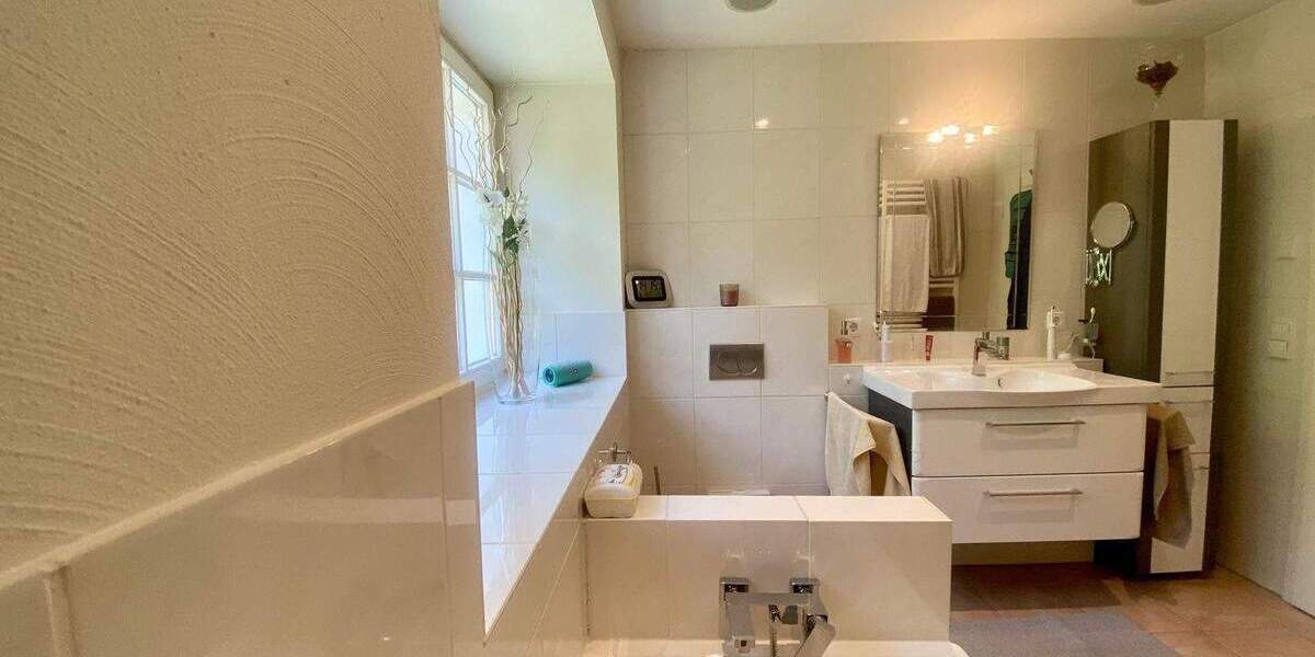 Idyllisches Fachwerkhaus mit Einliegerwohnung & Garten in Sennestadt 5 zimmer