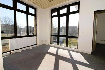 Tolle Bürofläche oder Praxisfläche in bester Lage von Hüllhorst zu vermieten. zimmer
