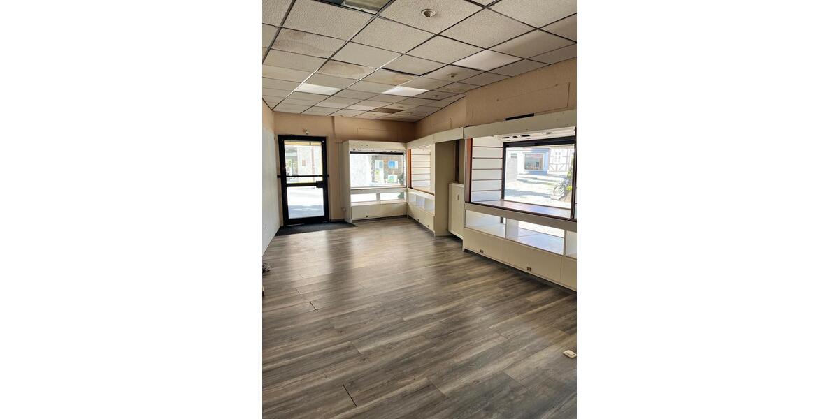 Ladenlokal in 33129 Delbrück 110 m² + 2 Nebenr. zur Vermietung zimmer