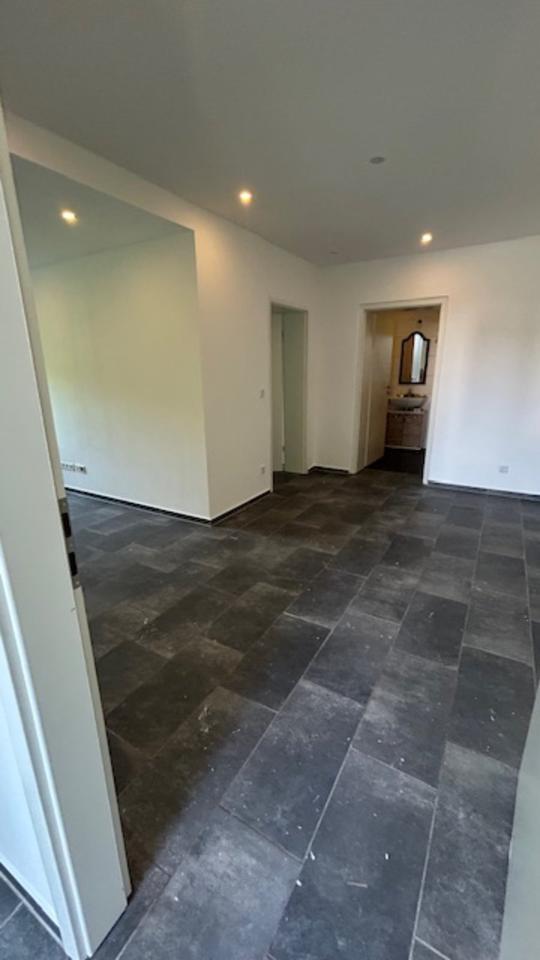 2 Zi Erdgeschoss Wohnung mit Garten und Balkon frisch renoviert!