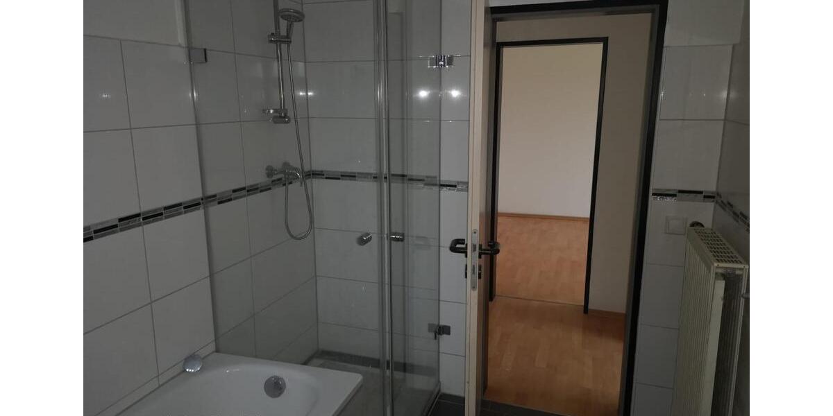 Erdgeschoßwohnung Enger - 3 Zimmer, 83 m&sup2;, 910&euro; | Angebot:25377942