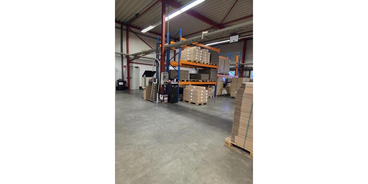Lager-Produktionshalle mit Büroflächen zur Untervermietung zimmer