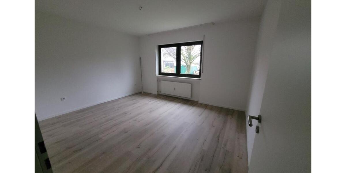 Hochparterre Lage - 3 Zimmer, 82 m&sup2;, 700&euro; | Angebot:25793377