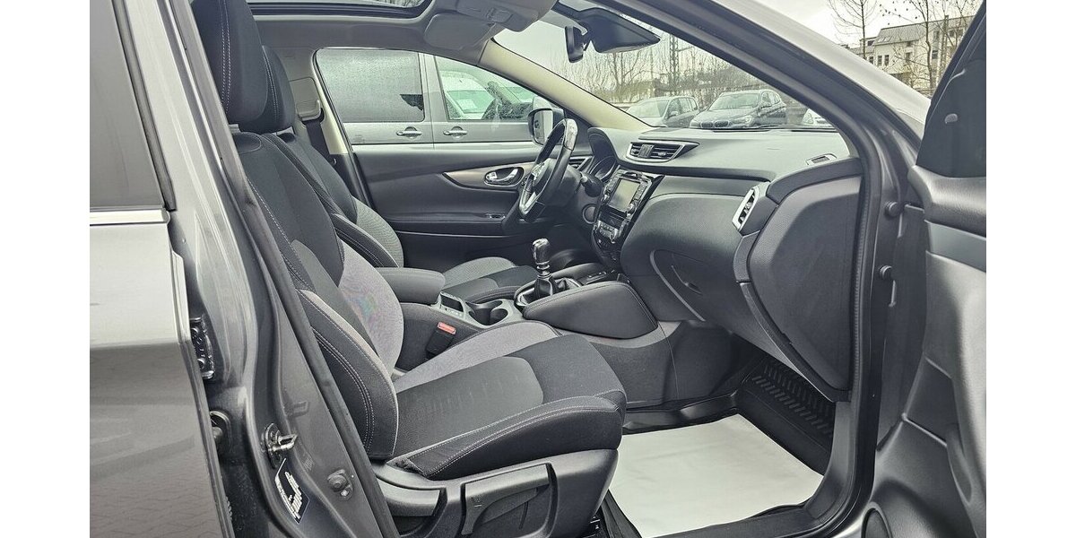 Nissan Qashqai N-Connecta NAVI PANO. Kamera 360° 129.421 km 12.490 &euro; Löhne 32584