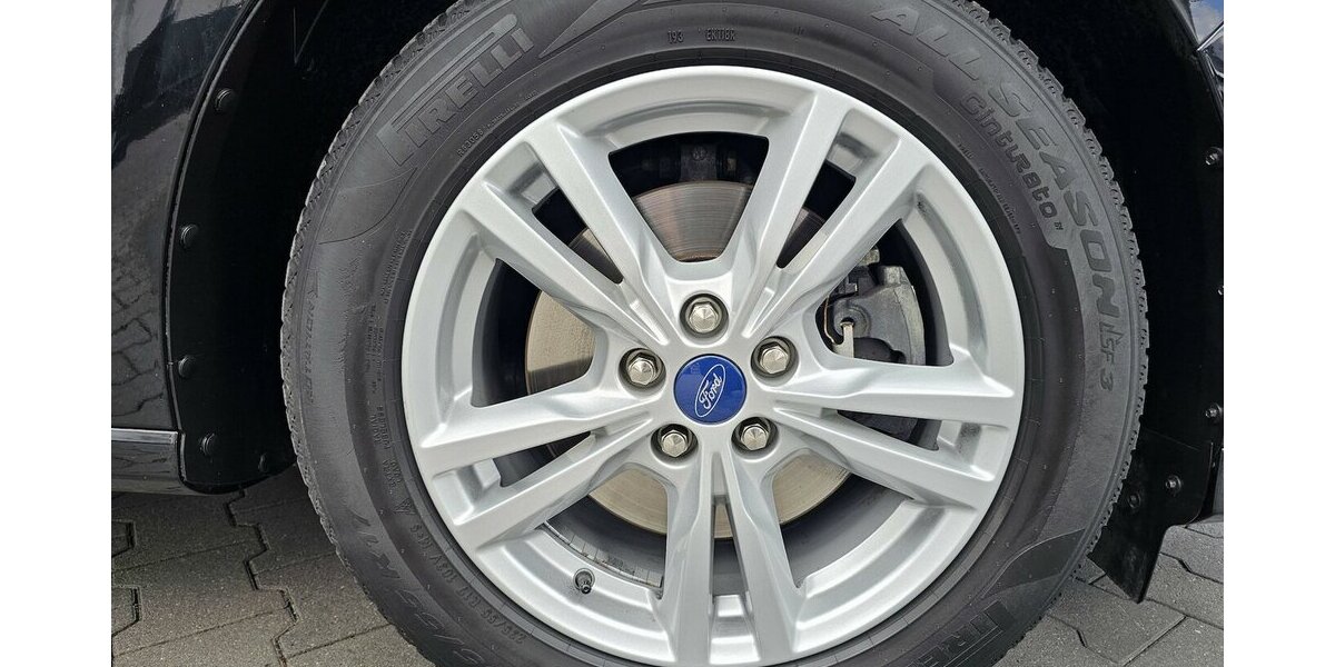 Ford S-Max 2.0 TDCI Titanium LED RFK NAVI 7-Sitzer 98.490 km 25.990 &euro; Löhne 32584