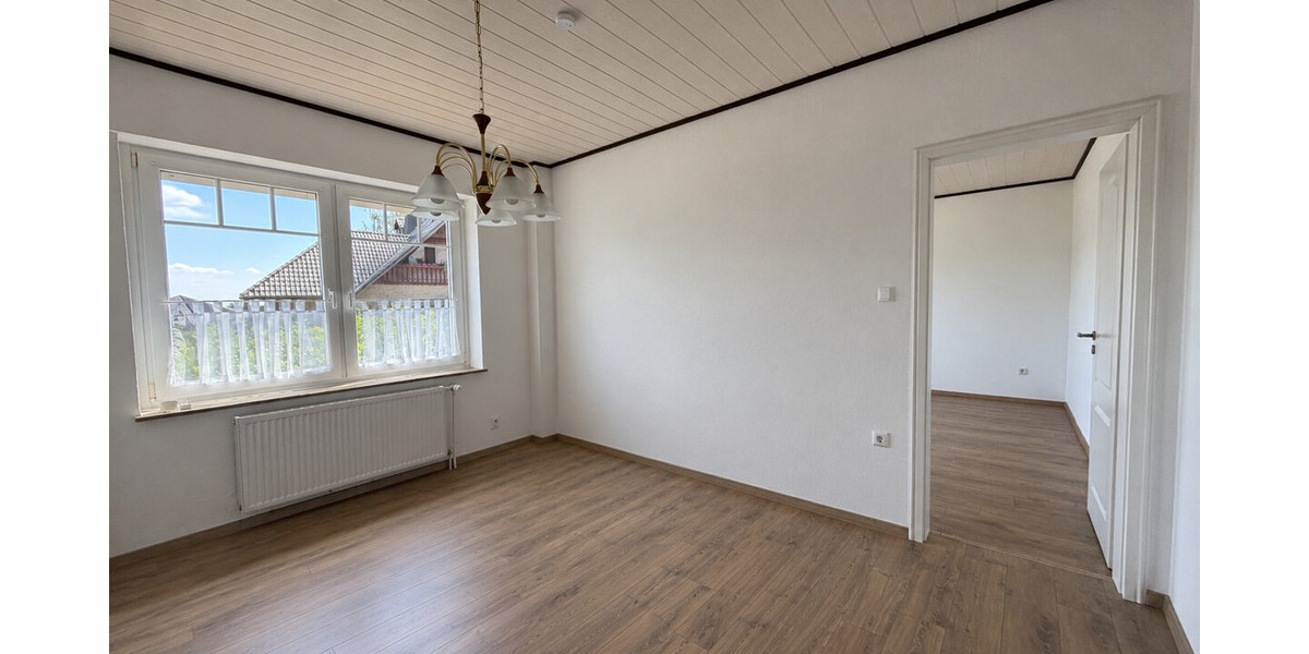 Großzügiges Zweifamilienhaus mit Einliegerwohnung und neuer Heizung - Zweifamilienhaus Hüllhorst | Angebot:27003359