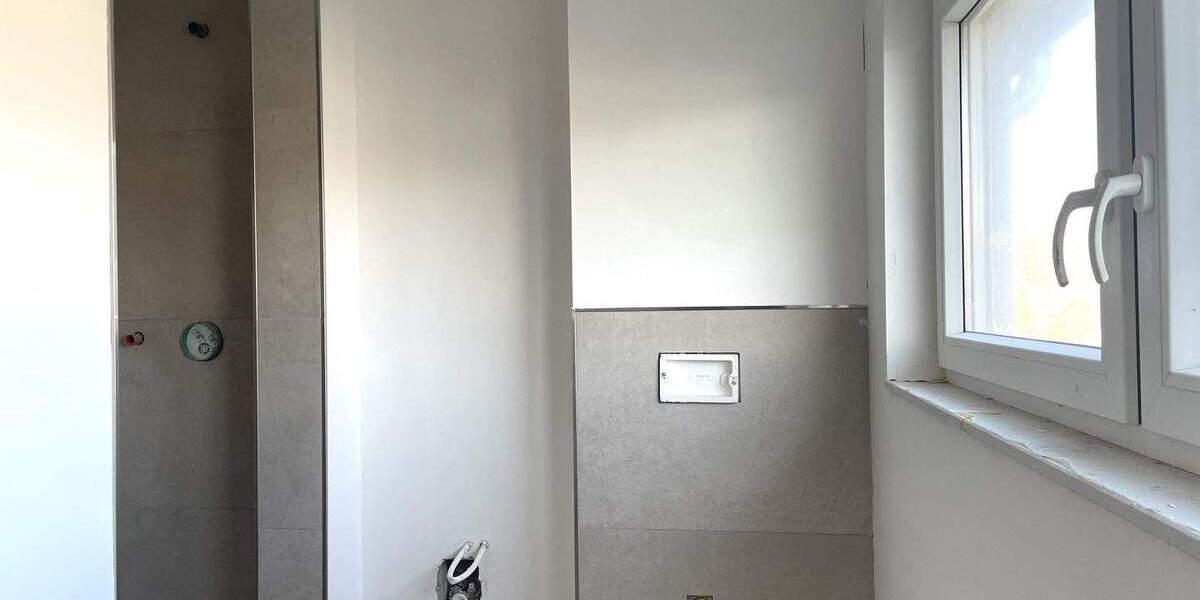 Geschmackvoll teilsanierte DHH mit schönem Garten und Doppelgarage 4 zimmer