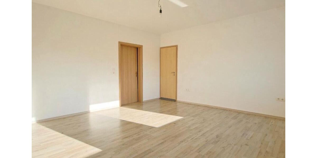 Dachgeschoßwohnung Hiddenhausen - 3 Zimmer, 90 m&sup2;, 780&euro; | Angebot:25393013