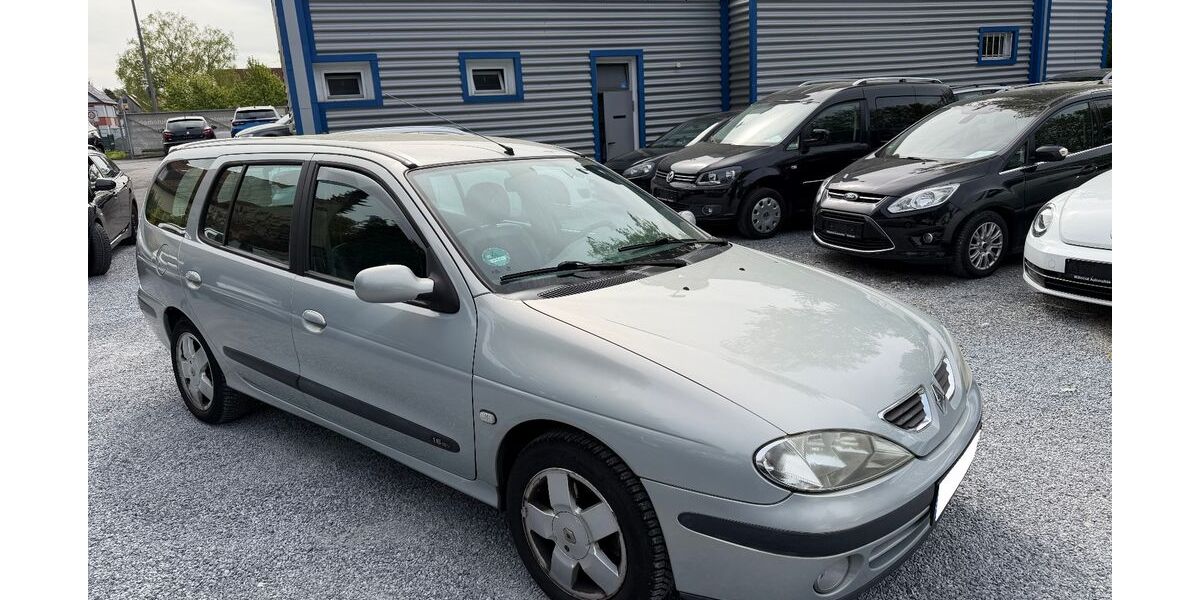 Renault Megane 181.000 km 1.699 &euro; Detmold 32758
