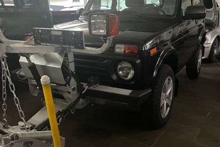 Lada Niva 10 km 34.900 € Vlotho 32602