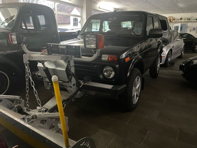 Lada Niva 10 km 34.900 € Vlotho 32602