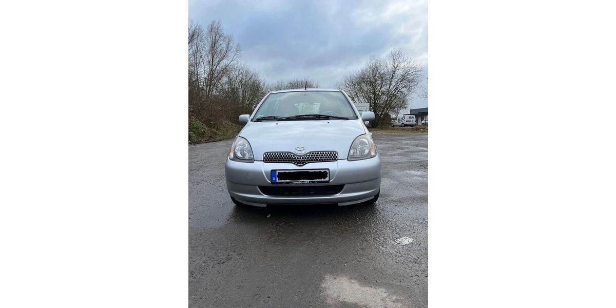 Toyota Yaris 209.100 km 1.900 &euro; Bad Salzuflen 32107