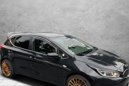 Kia ceed / Ceed 132.000 km 8.499 &euro; Detmold 32758