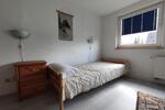 Möbliertes Dachgeschoss-Zimmer an ruhigen Mieterin zu vermieten
